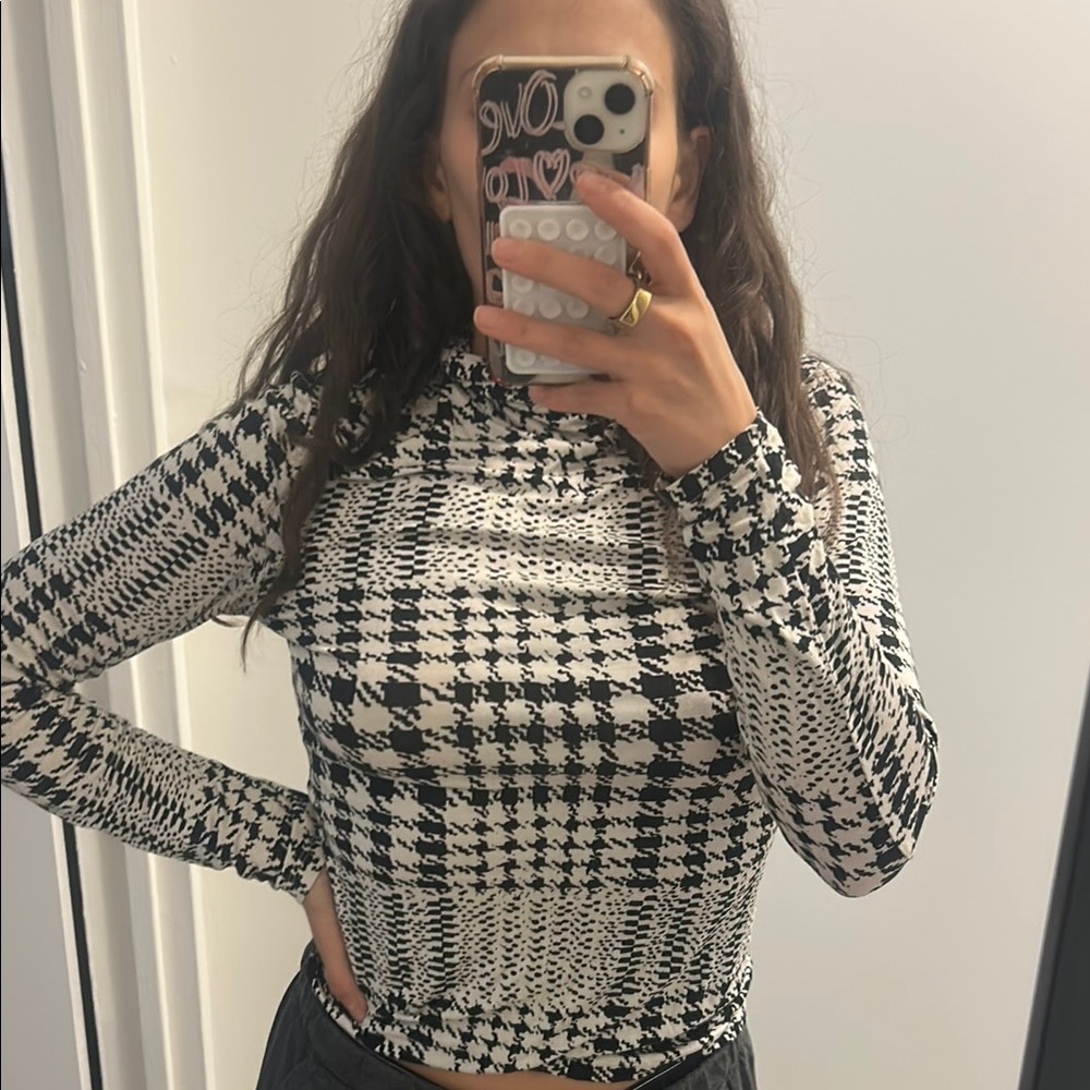 H&M Black and White Fitted High Low Blouse